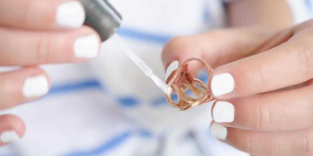 PROTECT YOUR SKIN WITH CLEAR NAIL POLISH